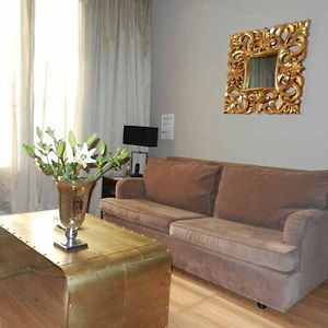Grandom Suites